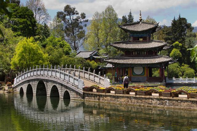 083 Lijiang, black dragon pool.jpg